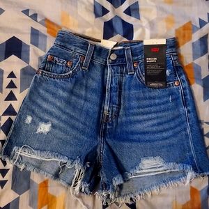 LEVI JEAN SHORTS NWT